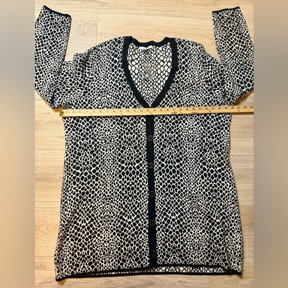Isaac Mizrahi Live Cardigan Women’s 2X Black White Geometric Button Front - Picture 7 of 10